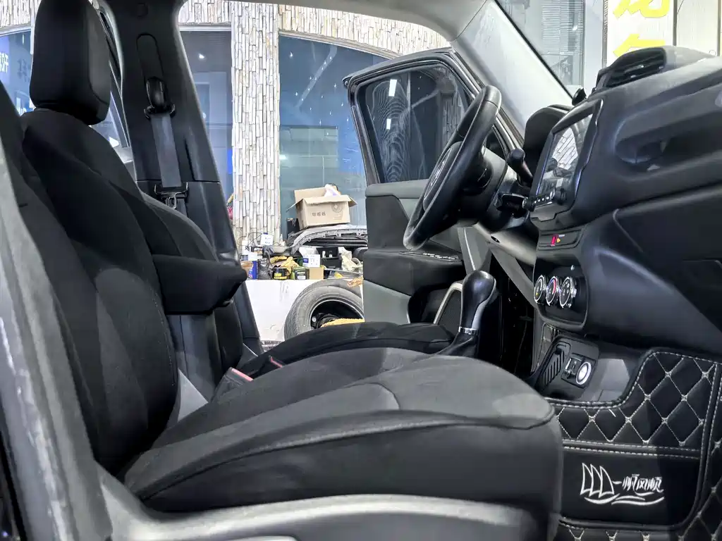 Jeep Renegade — миниатюра 6