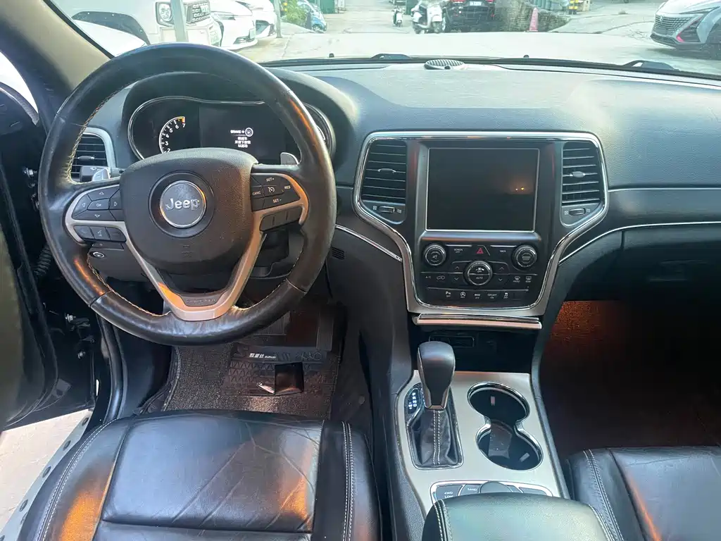 Jeep Grand Cherokee (Import) — миниатюра 12