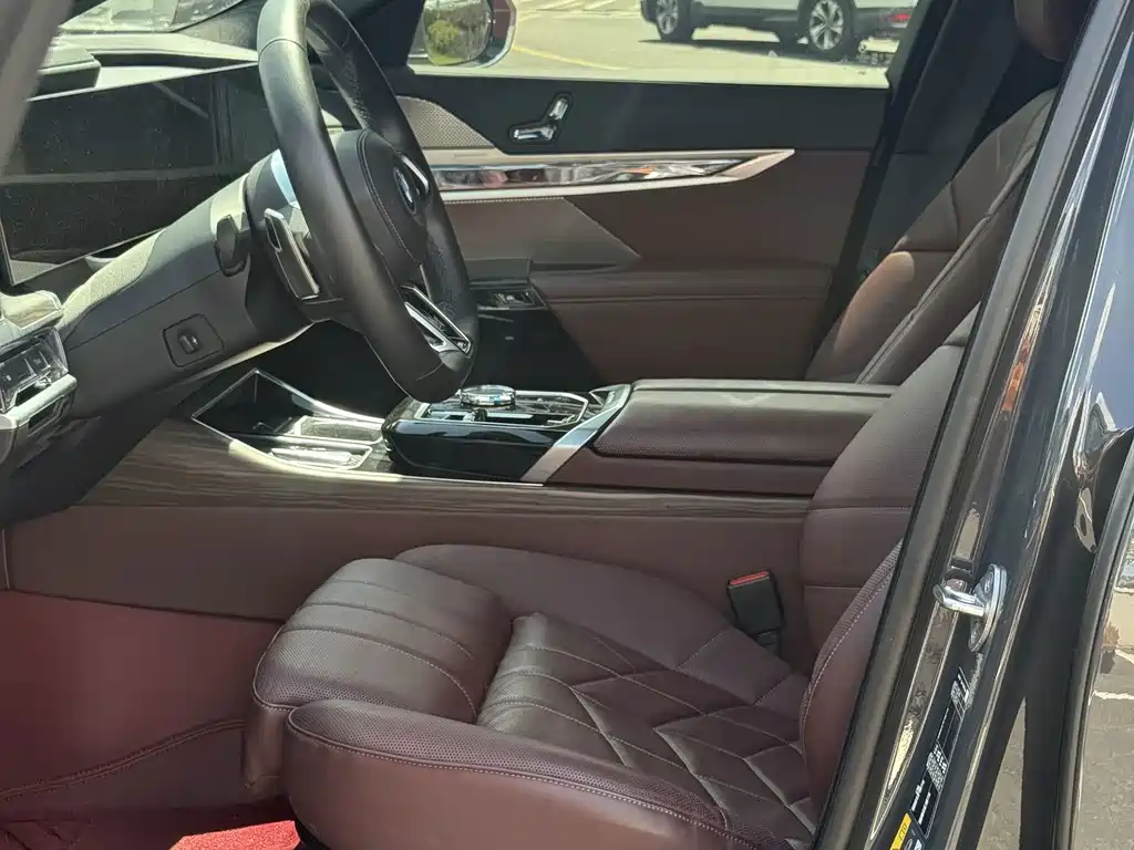BMW i7 — миниатюра 16