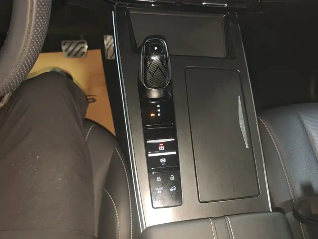 Roewe RX5 eMAX — миниатюра 14