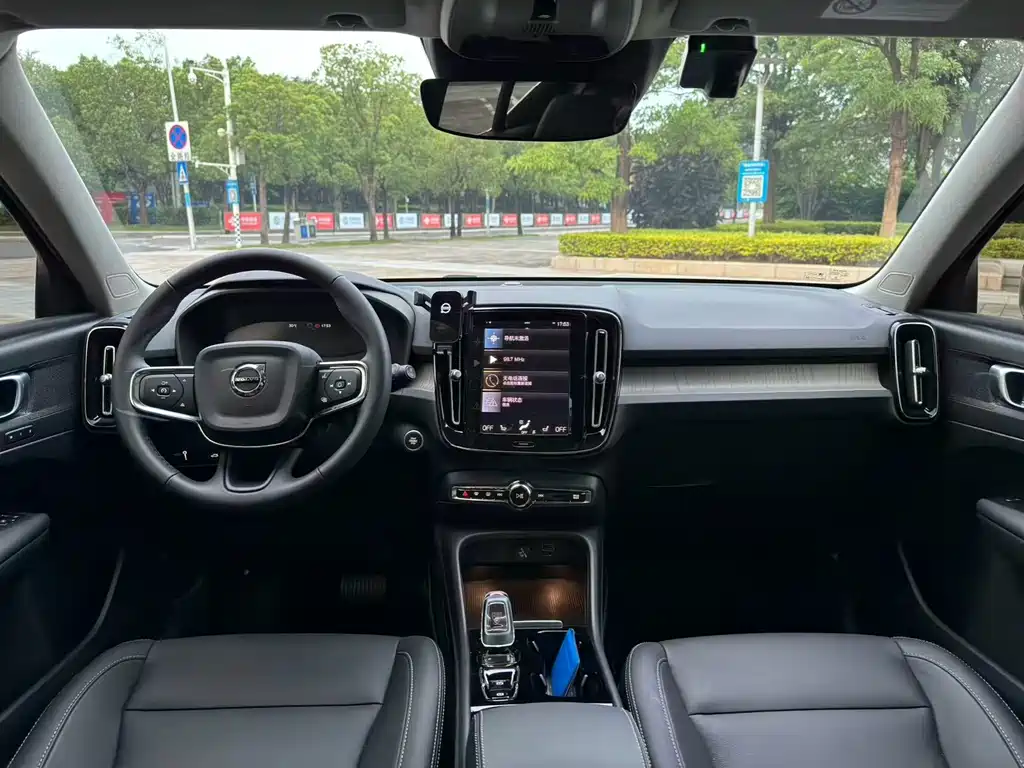 Volvo XC40 — миниатюра 3