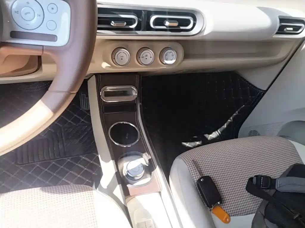 Wuling MINIEV — миниатюра 13
