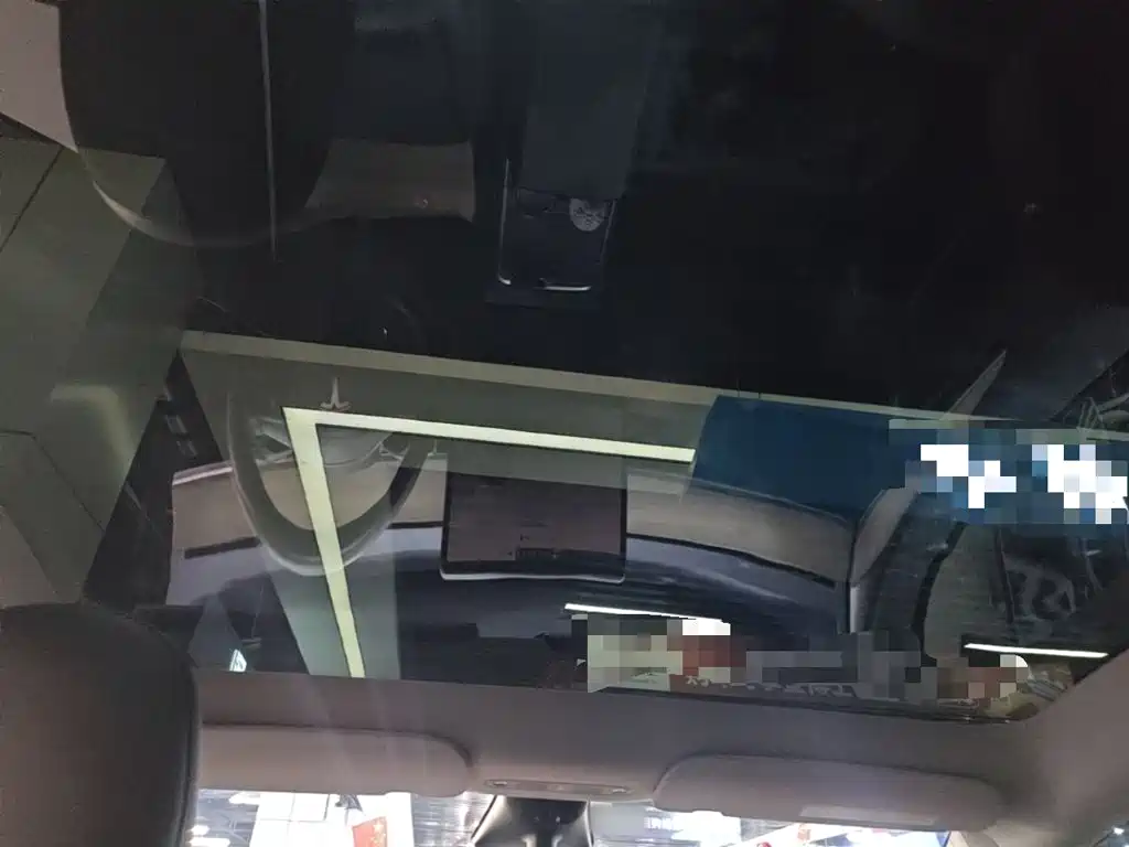 Tesla Model Y — миниатюра 18