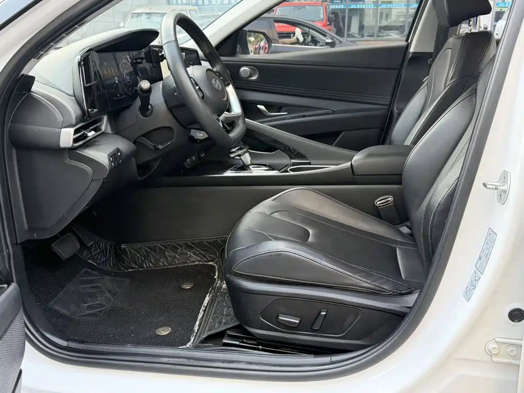 Hyundai Elantra — миниатюра 6