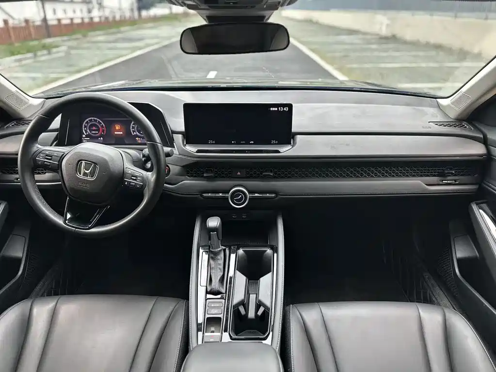 Honda Accord — миниатюра 9