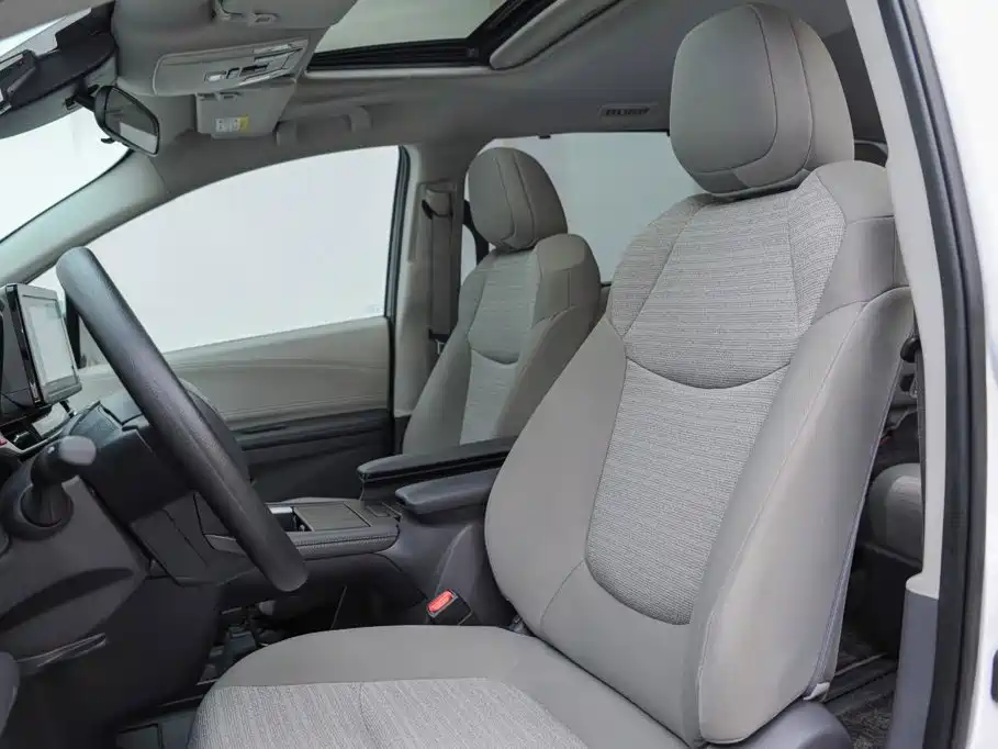 Toyota Sienna — миниатюра 7