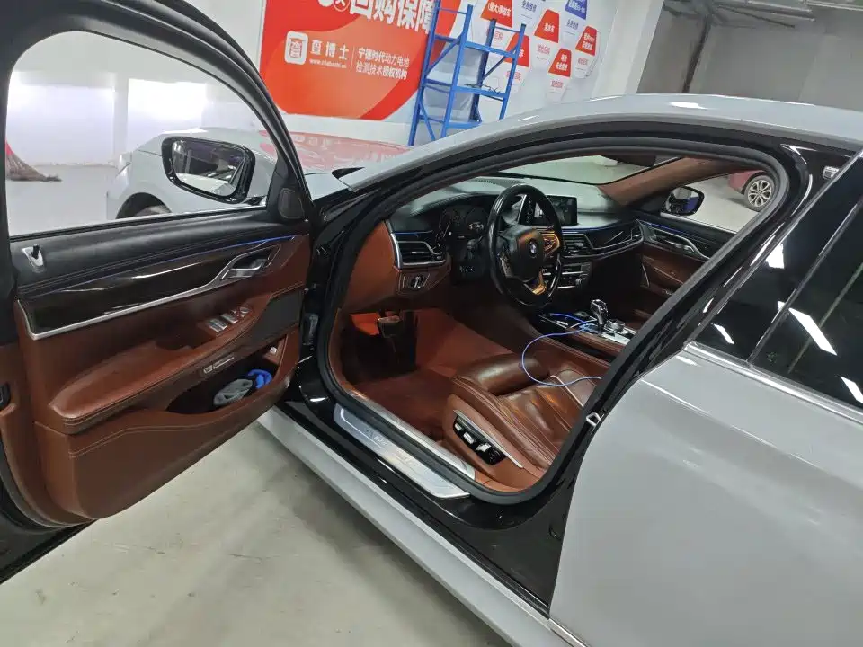 BMW 7 Series — миниатюра 3