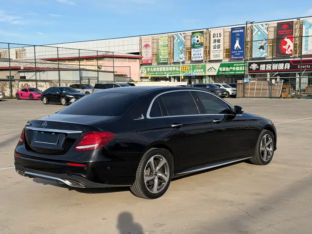 Mercedes-Benz E-Class — миниатюра 6