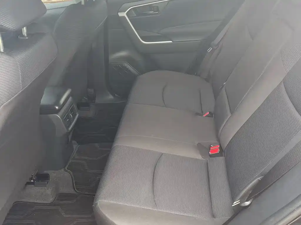 Toyota RAV4 — миниатюра 6
