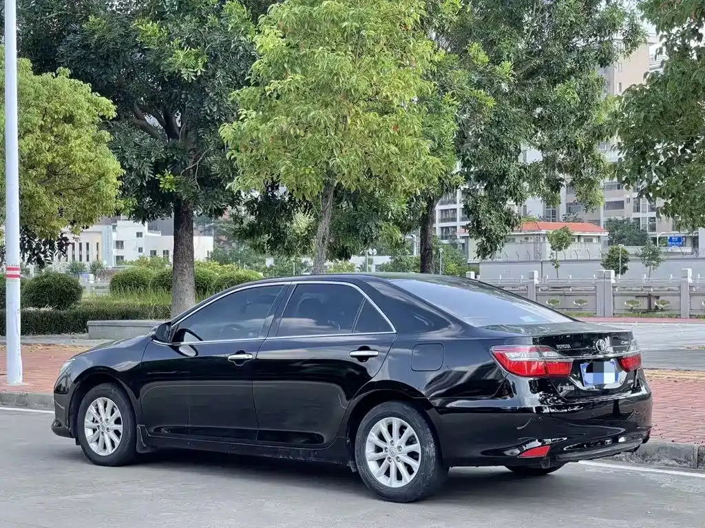 Toyota Camry — миниатюра 3