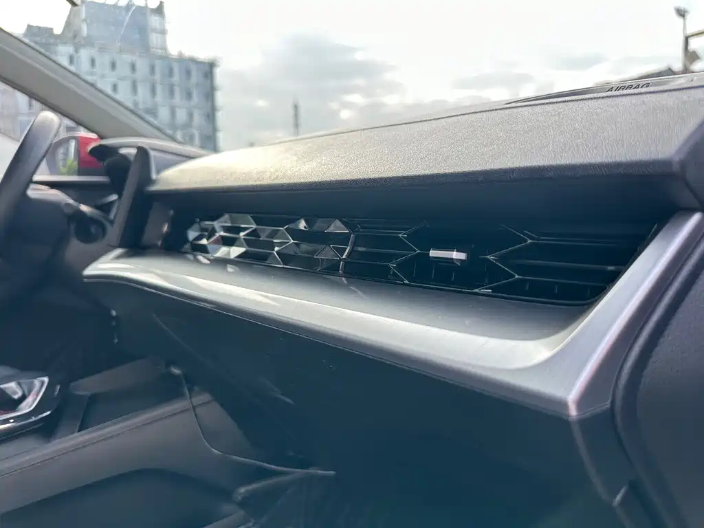 MG MG5 — миниатюра 9