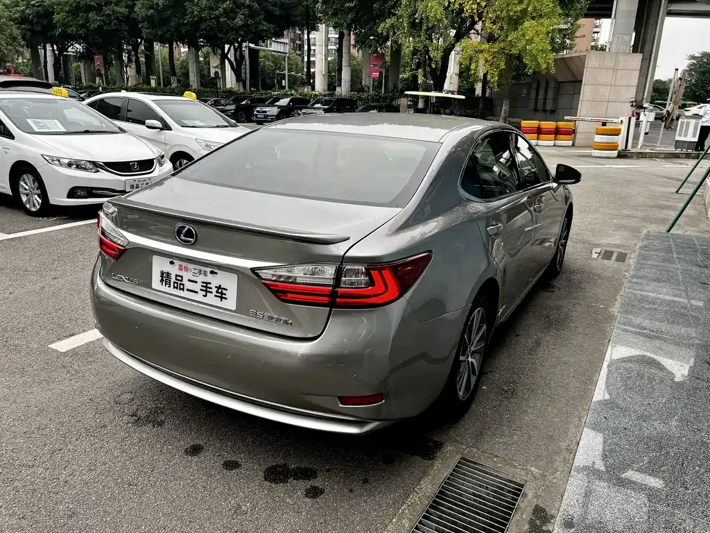 Lexus ES — миниатюра 6