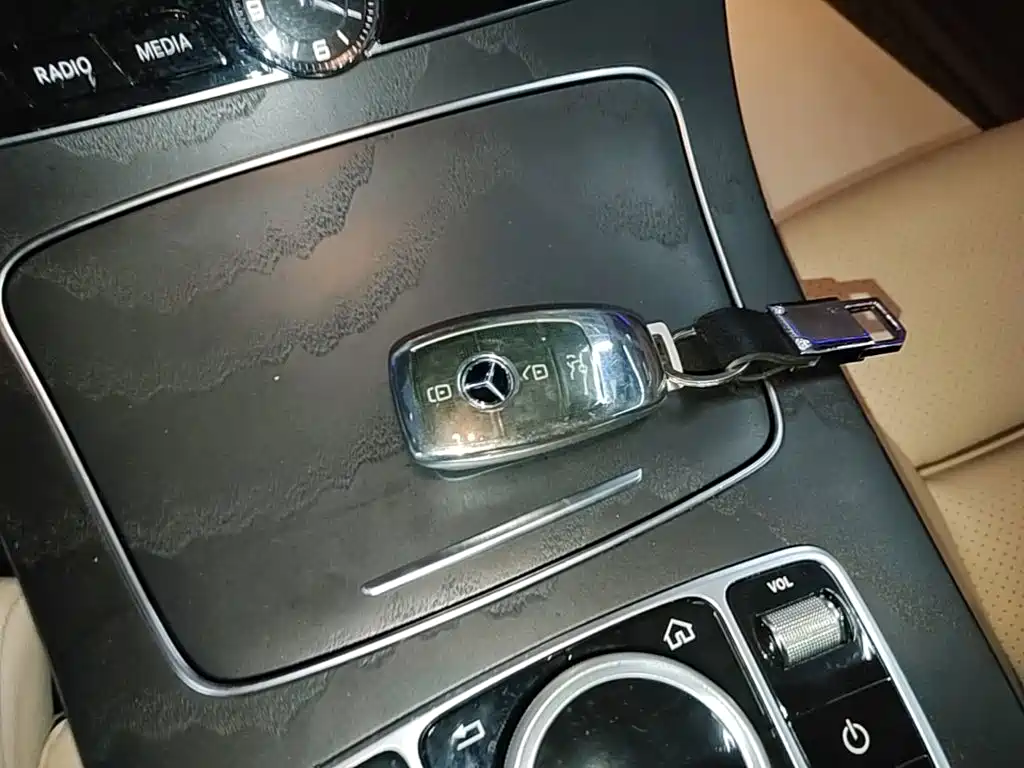 Mercedes-Benz E-Class — миниатюра 9