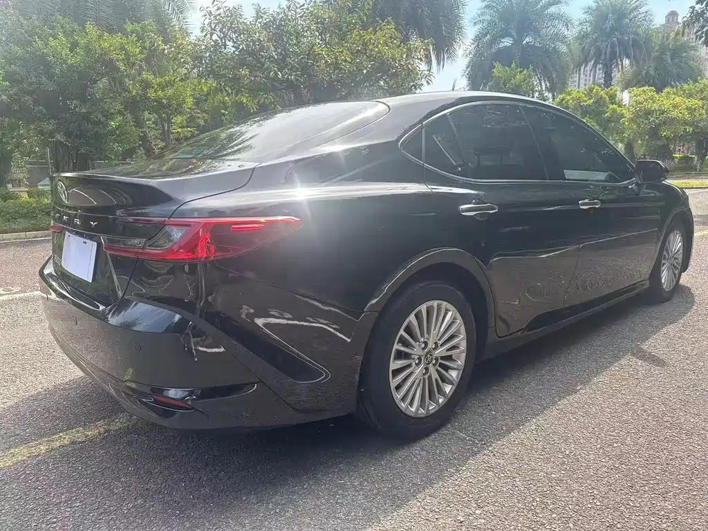 Toyota Camry — миниатюра 6