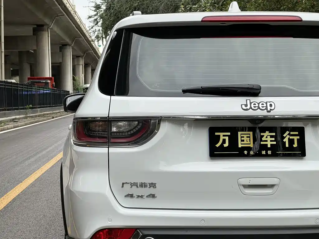 Jeep Commander — миниатюра 17