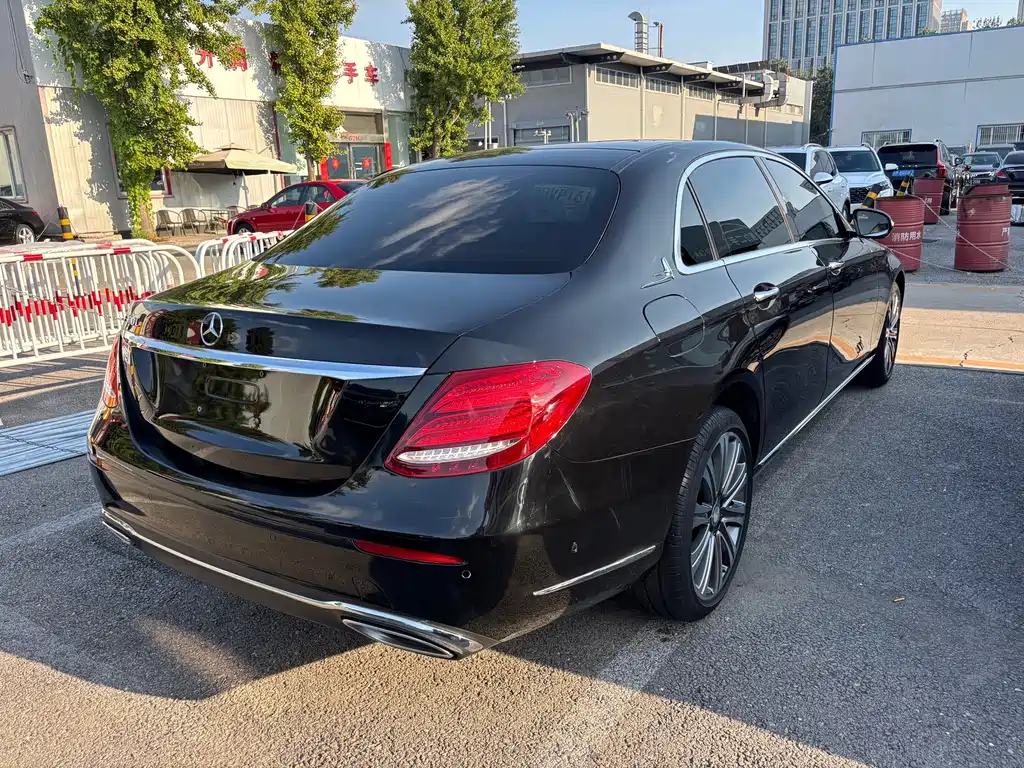 Mercedes-Benz E-Class — миниатюра 11