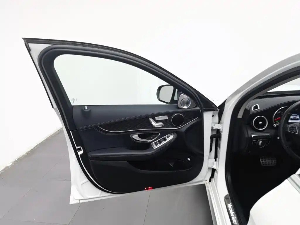 Mercedes-Benz C-Class — миниатюра 8
