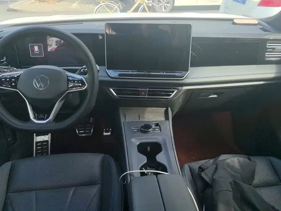 Volkswagen Tiguan L — миниатюра 12