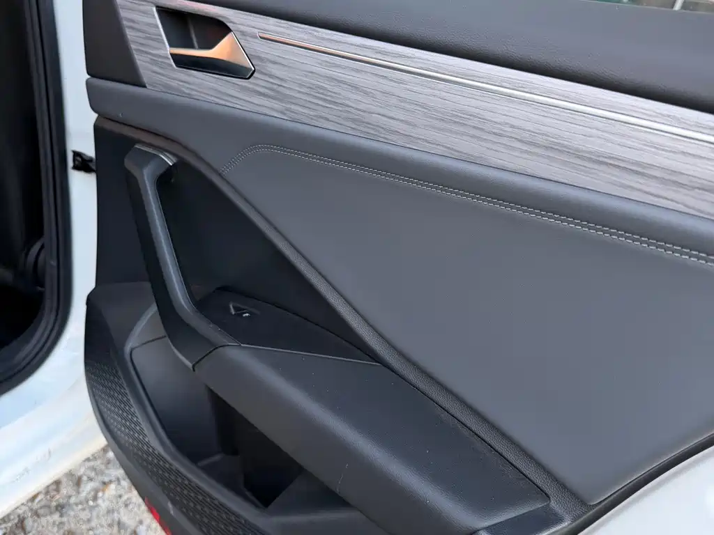 Volkswagen Sagitar — миниатюра 12