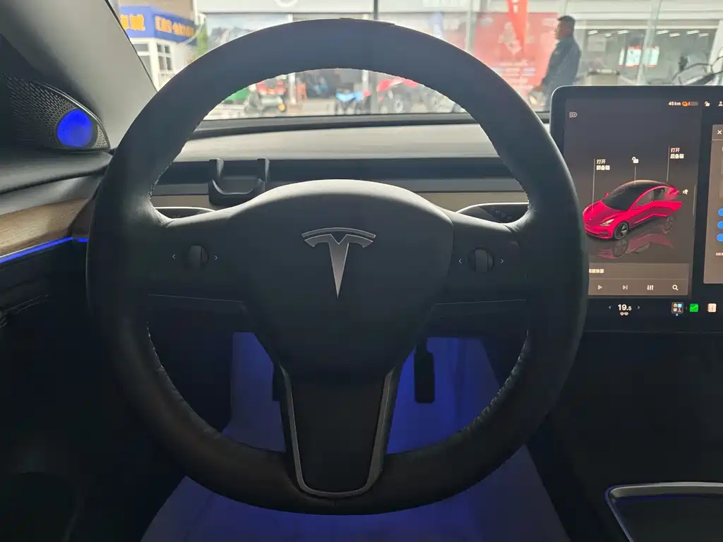 Tesla Model 3 — миниатюра 10