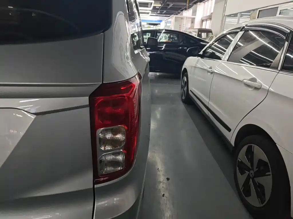 Wuling Hongguang — миниатюра 8