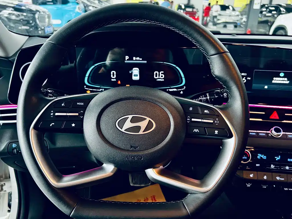 Hyundai Elantra — миниатюра 7