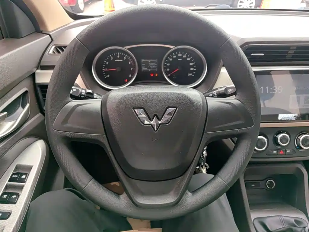 Wuling Hongguang — миниатюра 11