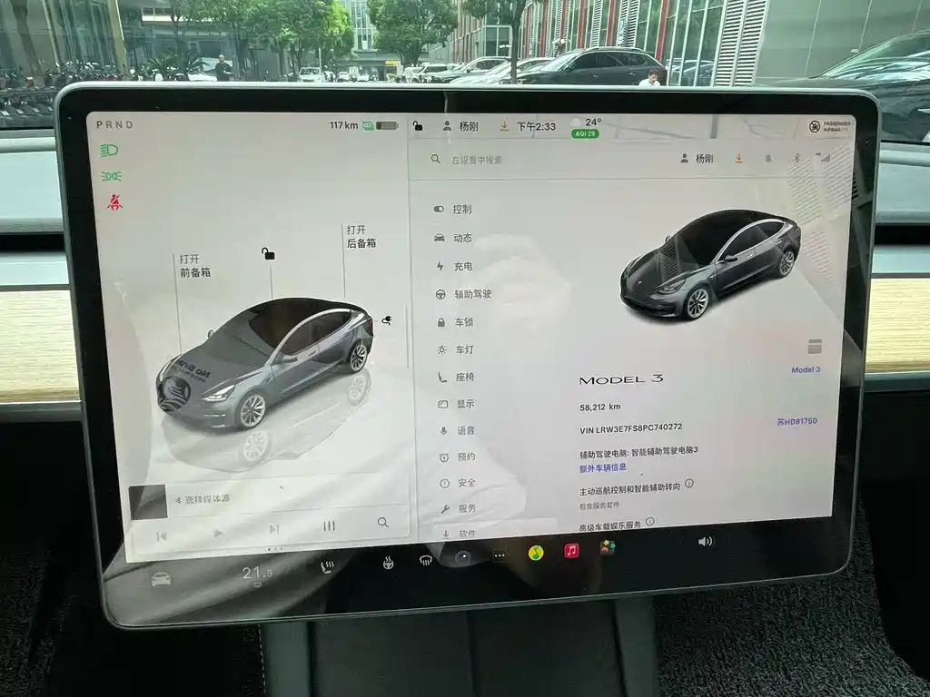 Tesla Model 3 — миниатюра 7