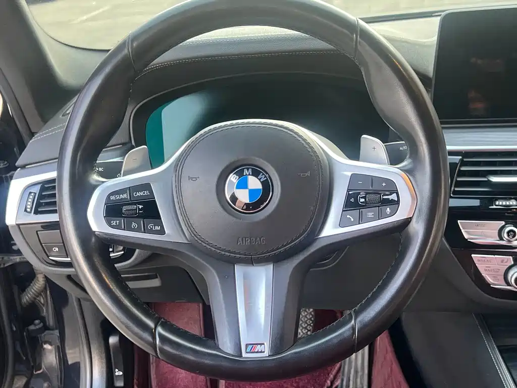 BMW 5 Series — миниатюра 11