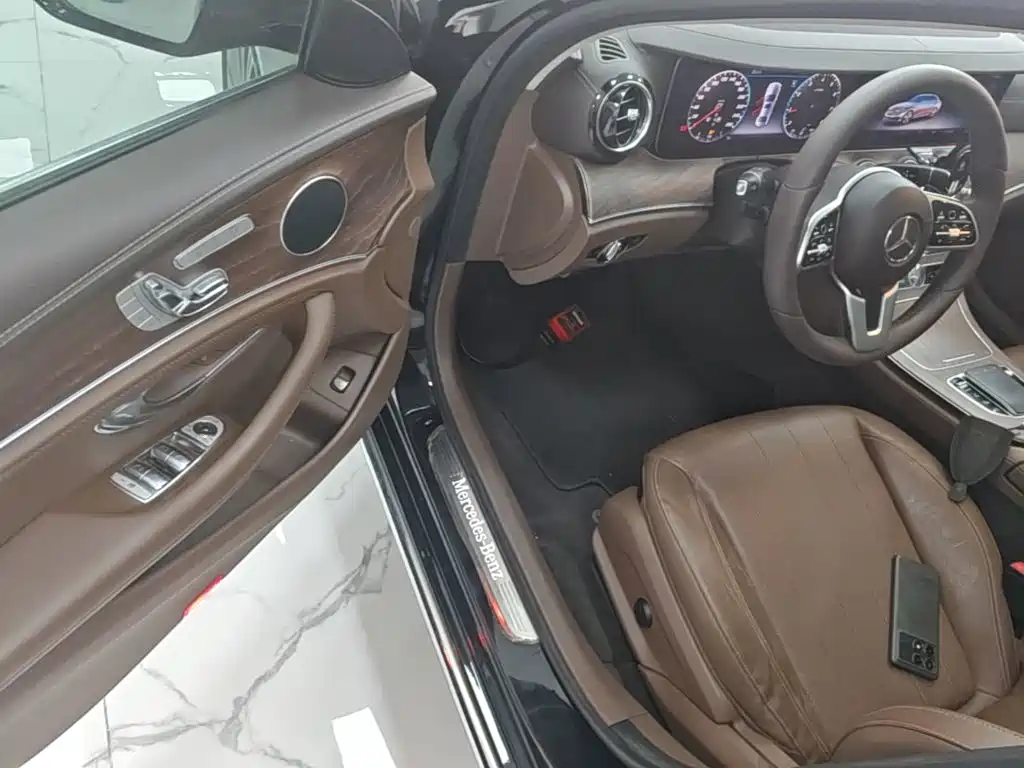 Mercedes-Benz E-Class — миниатюра 16