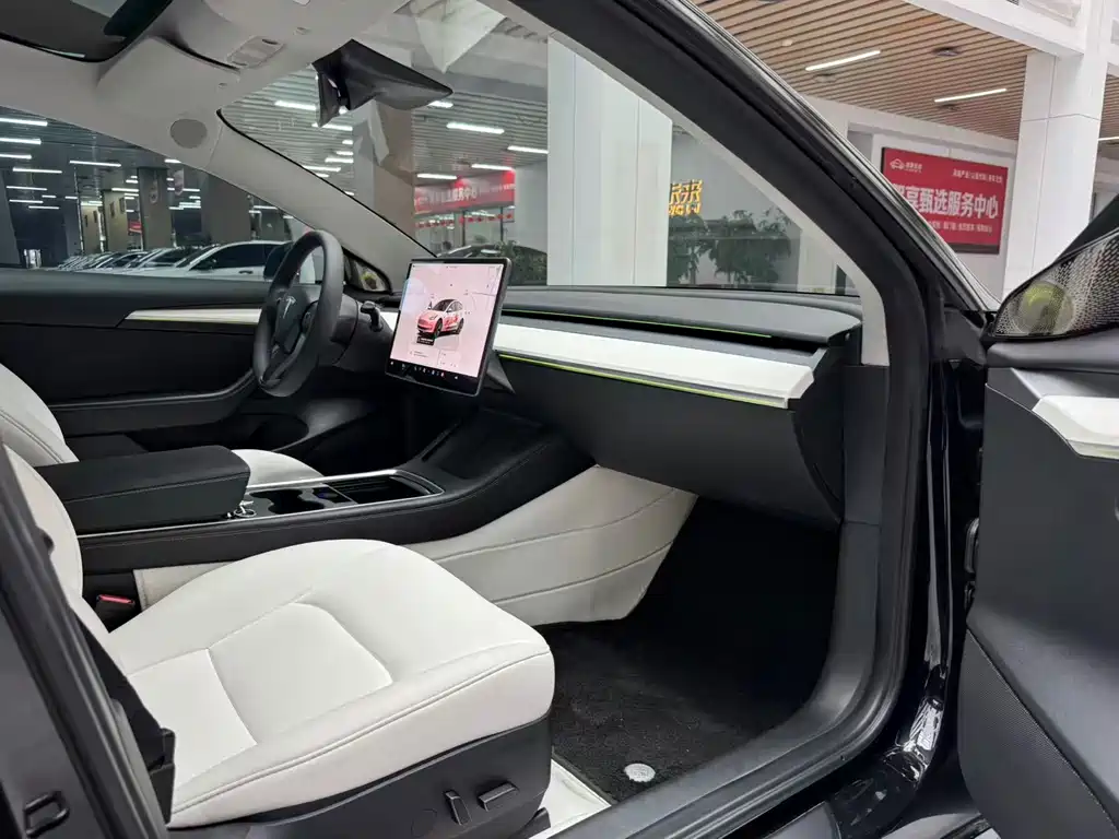 Tesla Model 3 — миниатюра 15