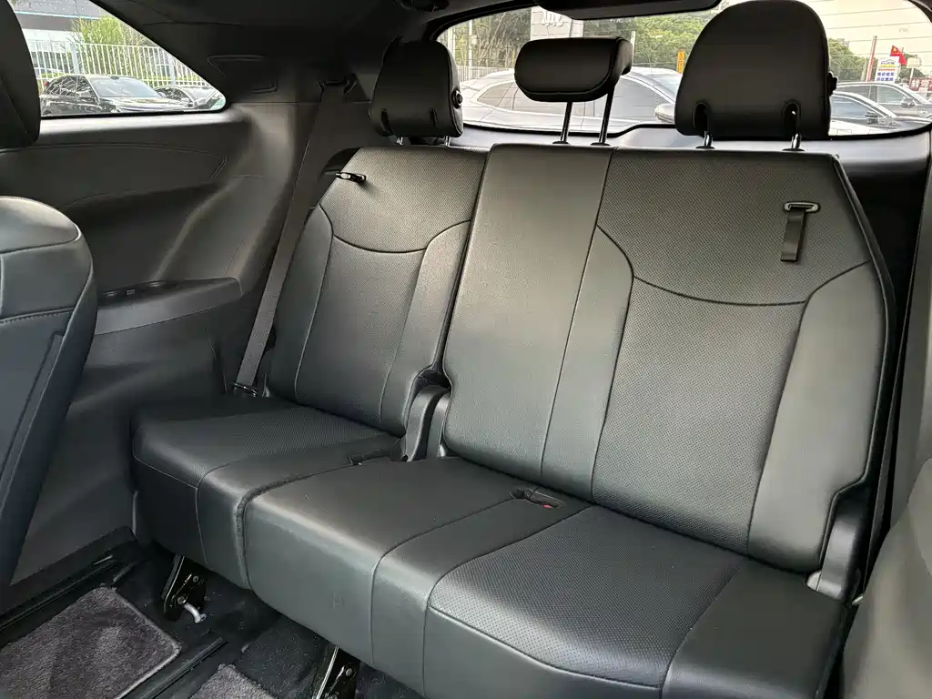 Toyota Sienna — миниатюра 20