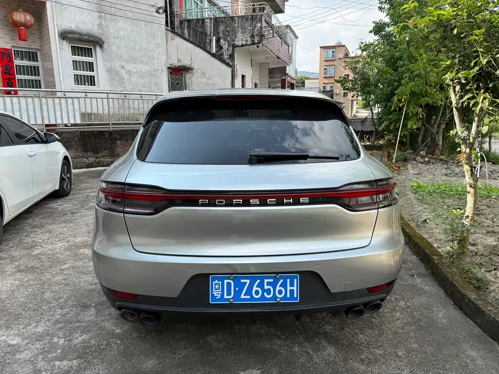 Porsche Macan — миниатюра 8