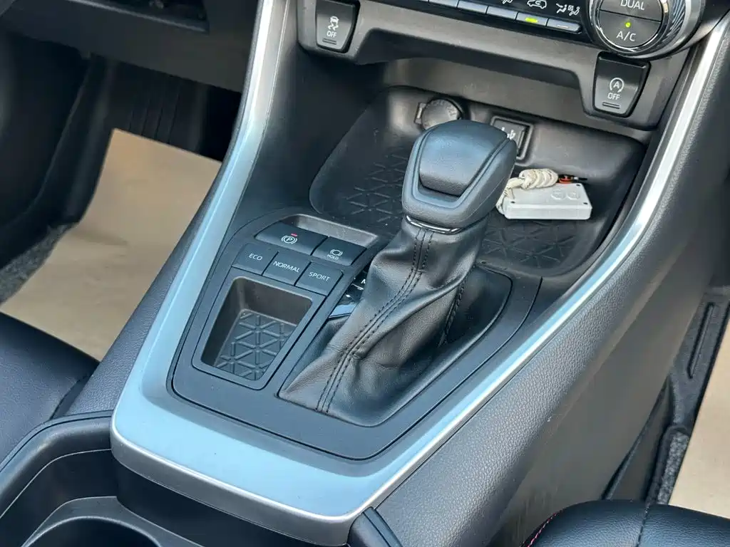 Toyota RAV4 — миниатюра 11