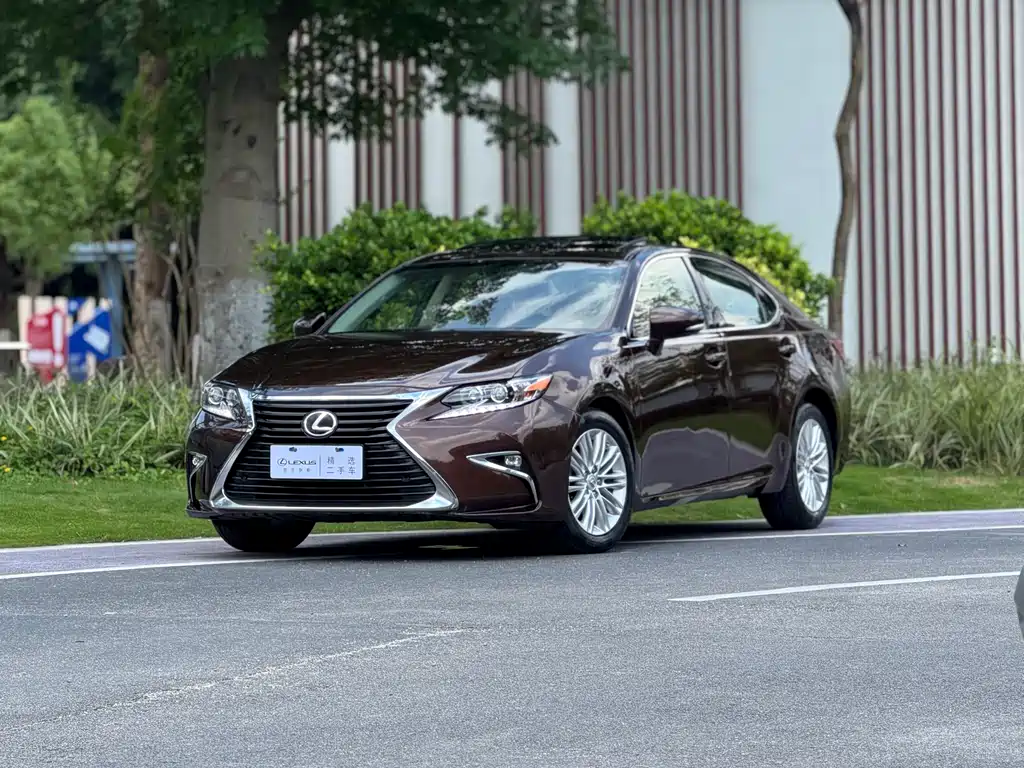 Купить Lexus ES