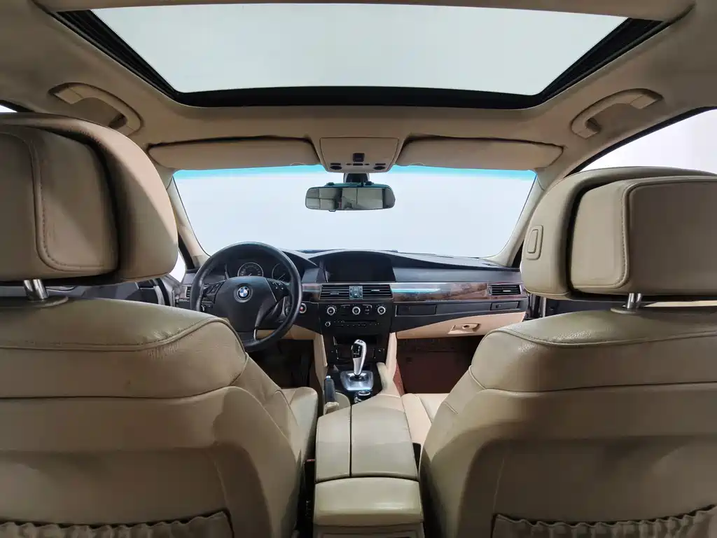 BMW 5 Series — миниатюра 10