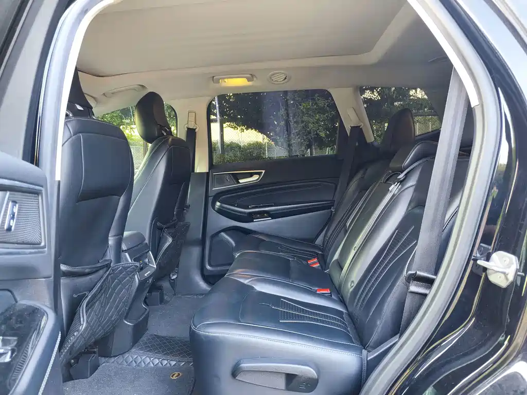Ford Edge — миниатюра 10