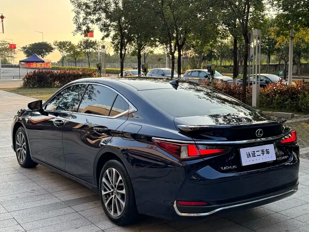 Lexus ES — миниатюра 10