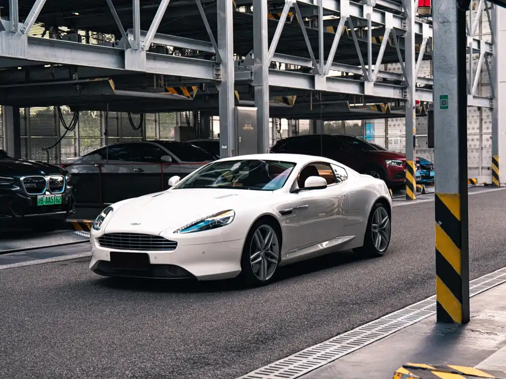 Aston Martin DB9