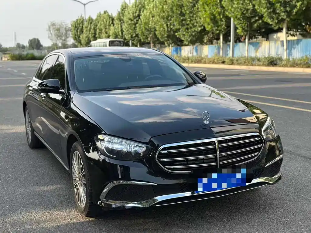 Mercedes-Benz E-Class — миниатюра 3