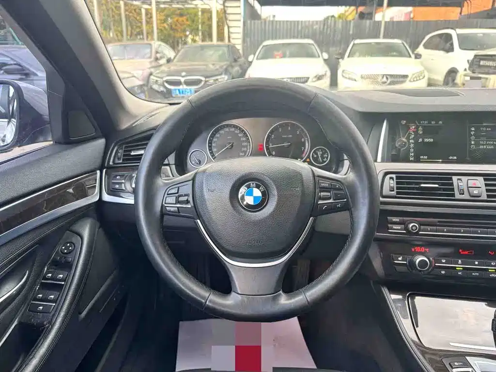 BMW 5 Series — миниатюра 7
