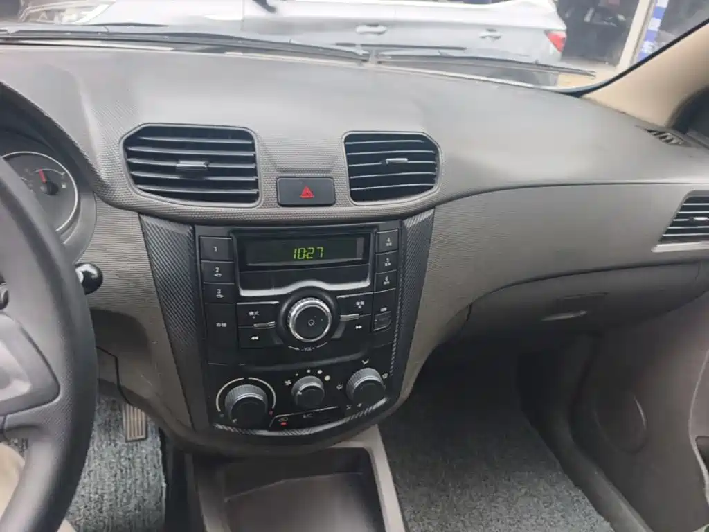 Wuling Hongguang — миниатюра 13