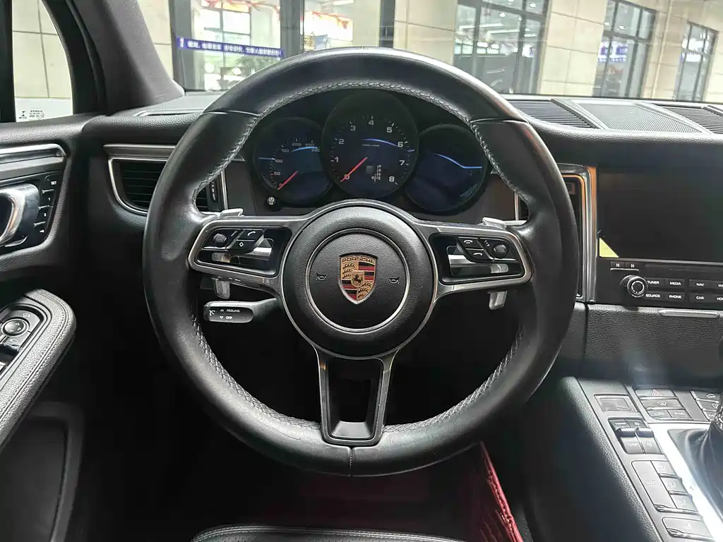 Porsche Macan — миниатюра 17