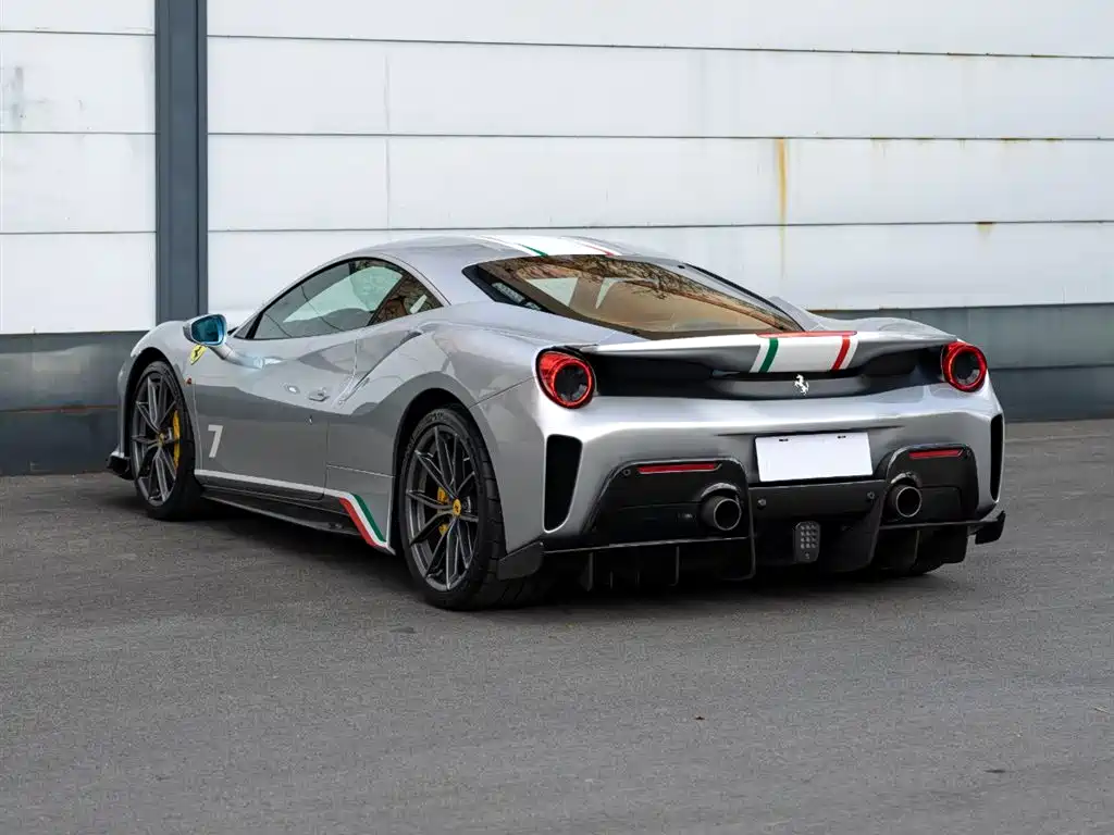 FERRARI 488