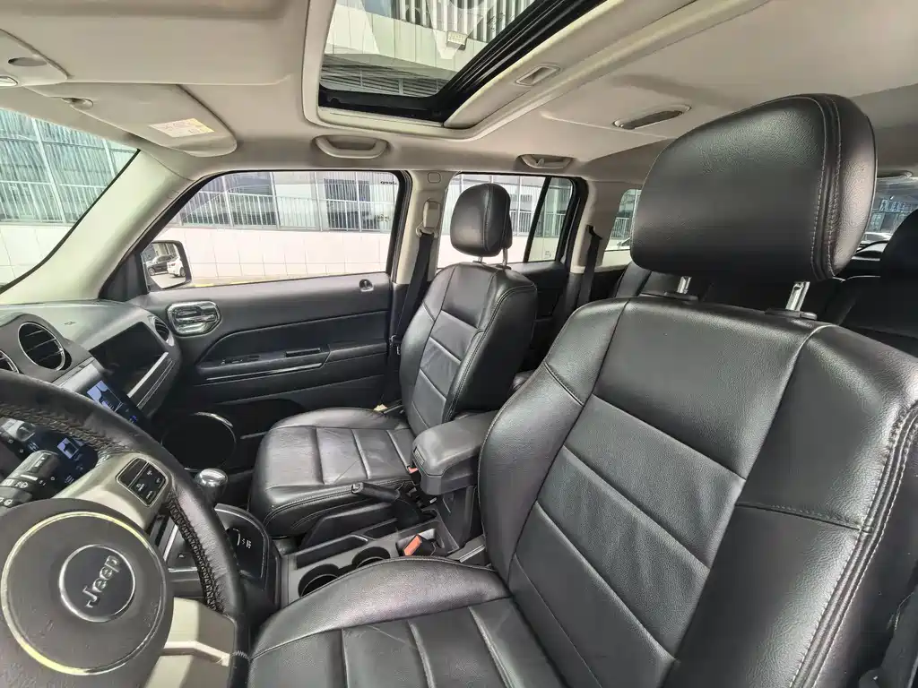 Jeep Patriot 2.4L Luxury Navigation Edition, фото 7