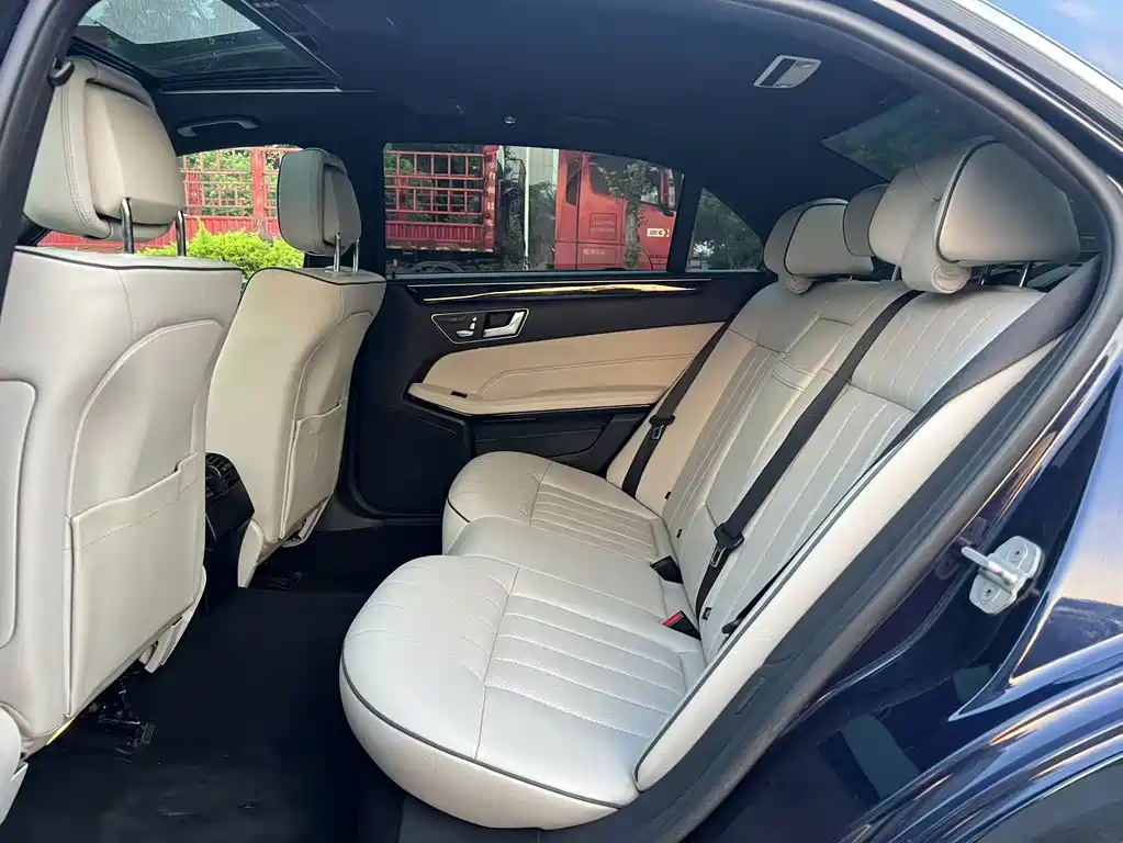 Mercedes-Benz E-Class — миниатюра 7