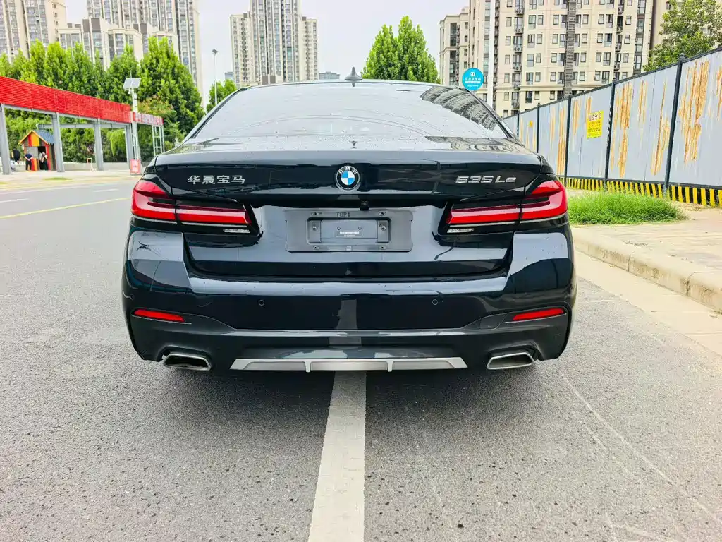 BMW 5 Series New Energy — миниатюра 8