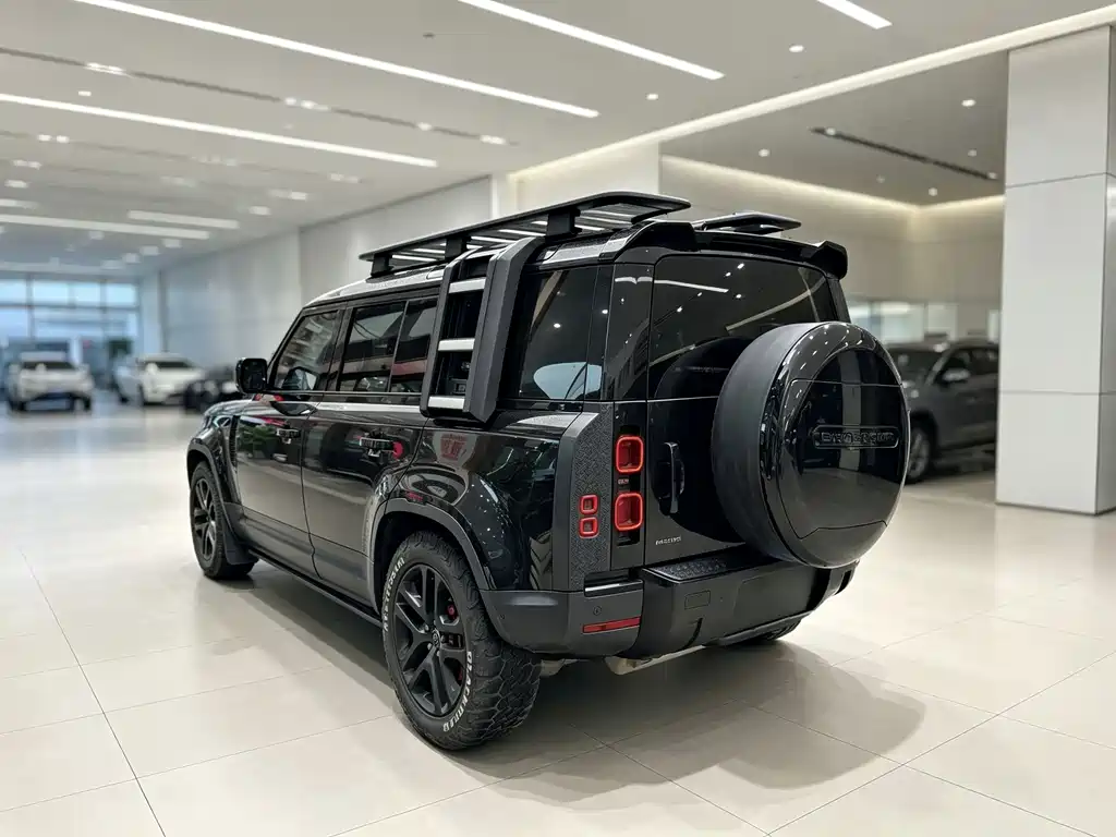 Land Rover Defender 2023 — фото 9