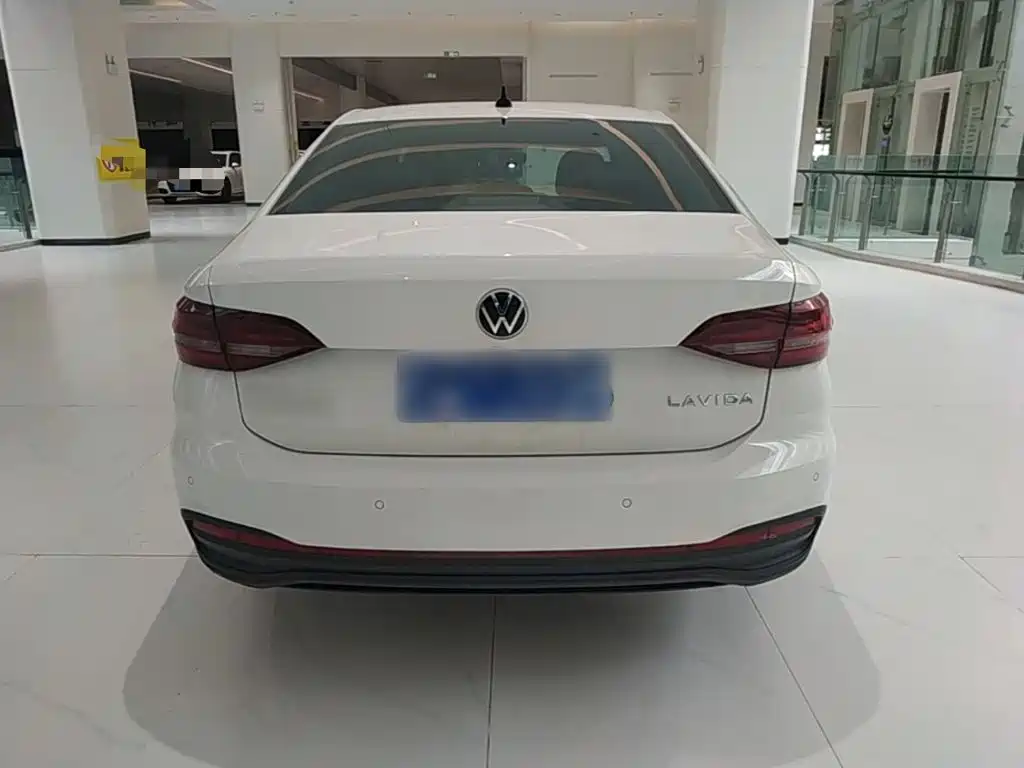Volkswagen Lavida — миниатюра 6