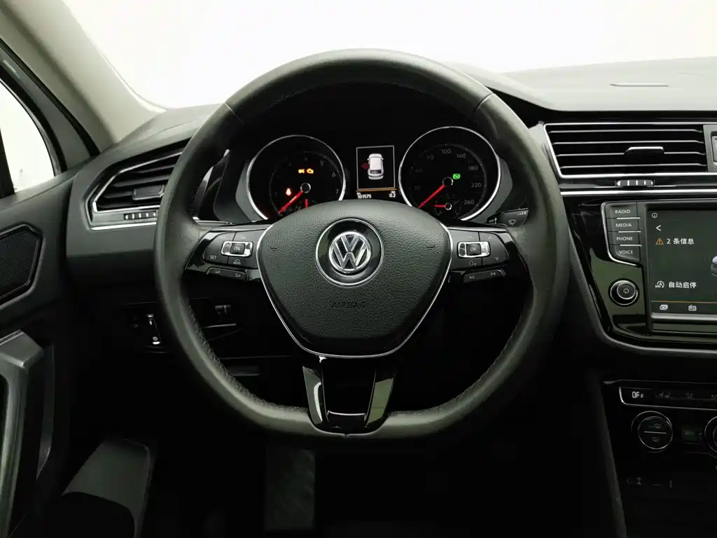 Volkswagen Tiguan L — миниатюра 11